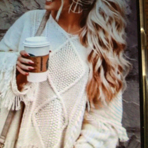 Aluna Levi Sweaters - 3xHP💝Ivory Boho vneck fringed sweater sz small